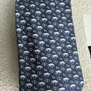 Vineyard Vines Men’s Blue Finance Bull Market Silk Tie Dollar Signs and Bull